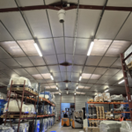 Installation de destratificateurs d’air par OTénergie pour le groupe pharmaceutique PHARMA Développement sur un site industriel afin d’améliorer le confort thermique et réduire les pertes énergétiques